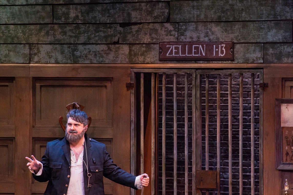 Die Fledermaus | Jefferson Ridenour